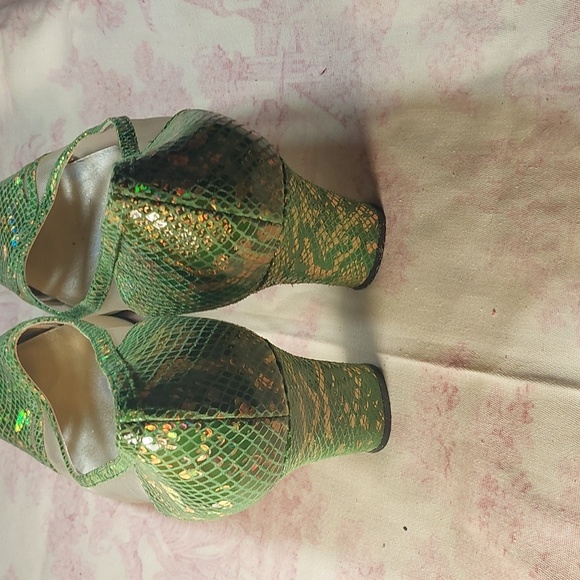 JRENEE Heels - Picture 4 of 6